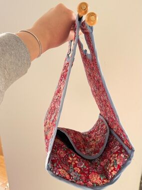 Vintage Quilted Floral Casserole Carrier with Wooden Handles